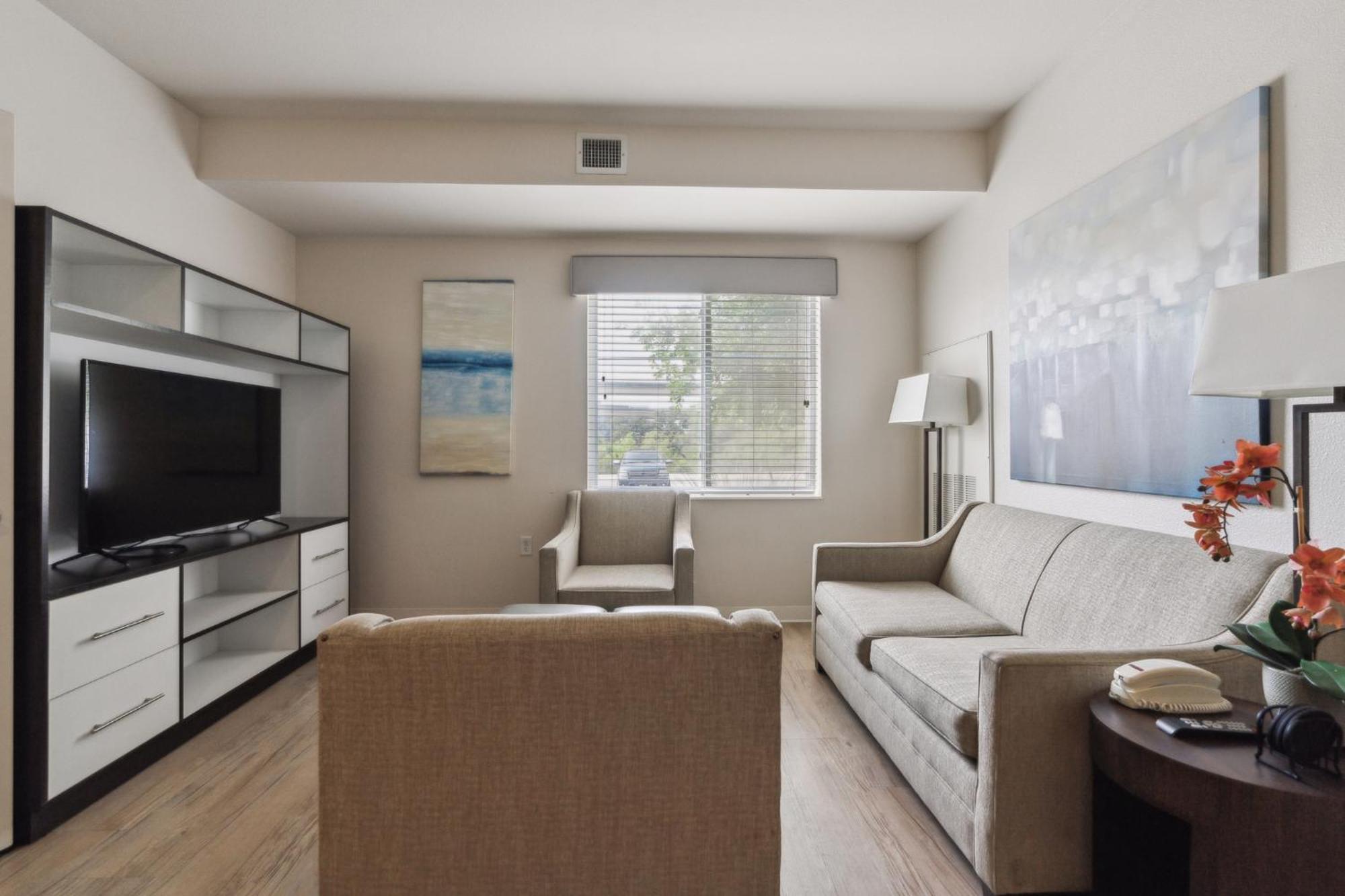 Simplicity At The Rim 1118 I Comfy 3 Bed 2 Bath Apartment San Antonio